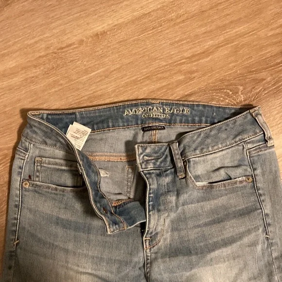 American Eagle Super Stretch X size 8 short light wash. - Picture 5 of 7